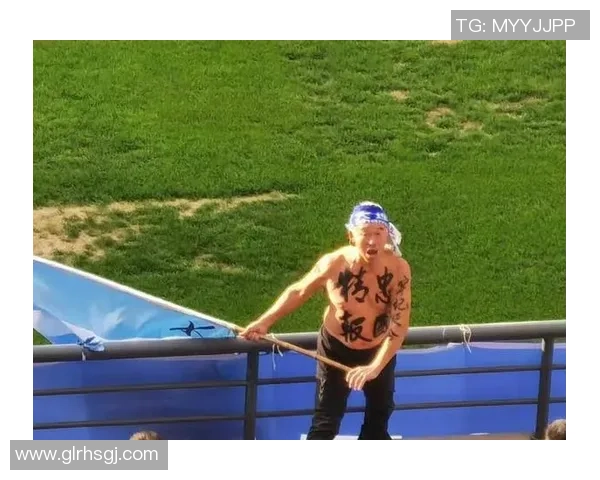 足球明星化妆大爷的趣味瞬间展现了老年人的时尚与活力 足球明星化妆大爷的趣味瞬间展现了老年人的时尚与活力