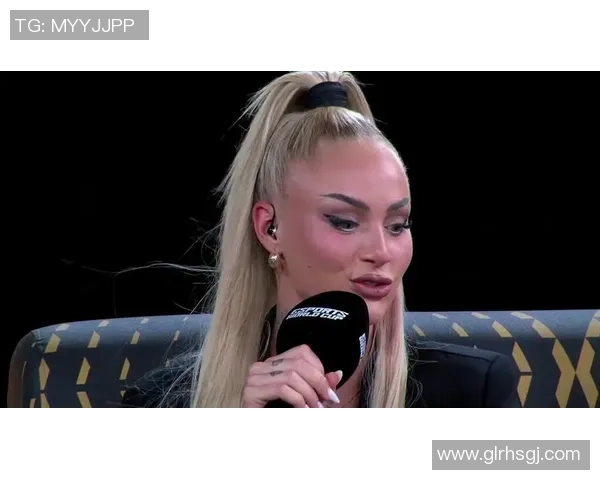 足球明星的女助理如何在聚光灯下平衡工作与生活的挑战与机遇 足球明星的女助理如何在聚光灯下平衡工作与生活的挑战与机遇